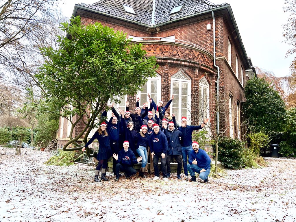 LECARE Christmas 2022 Unsere LECARE Family